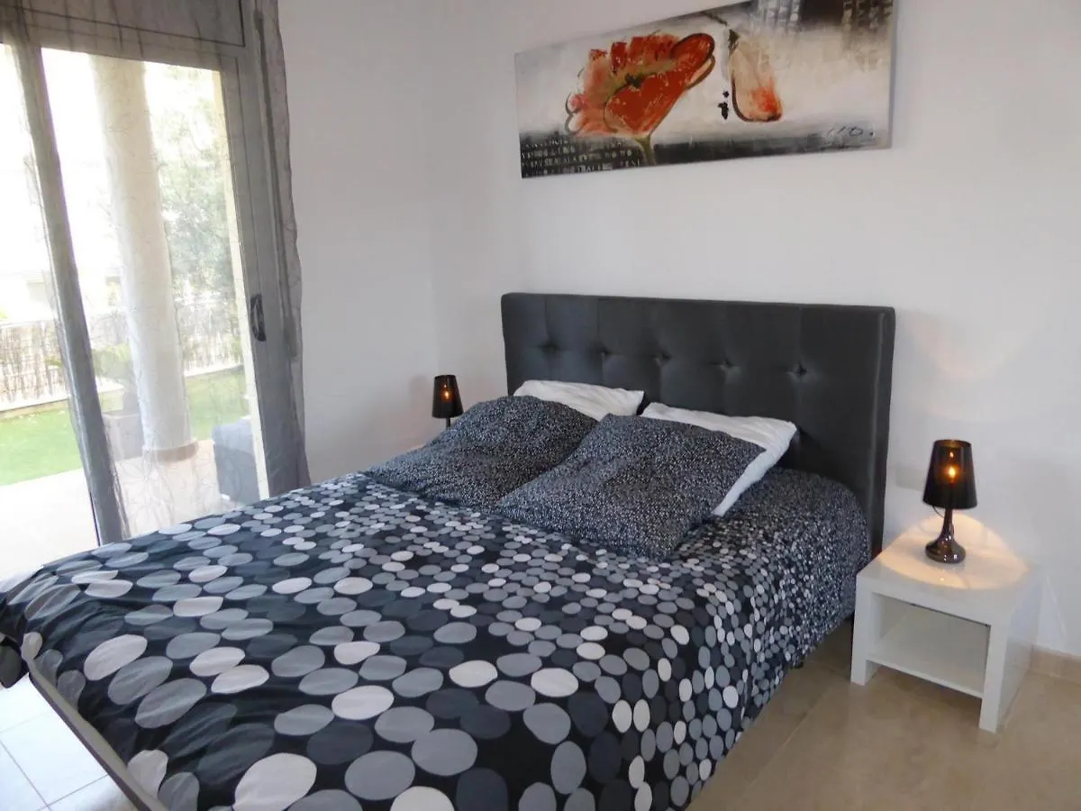 Piso Moderno Con Terraza, Jardin, Piscina Y Wifi, A 400M De La Playa En Llanca - Es-228-137 Apartment Spain