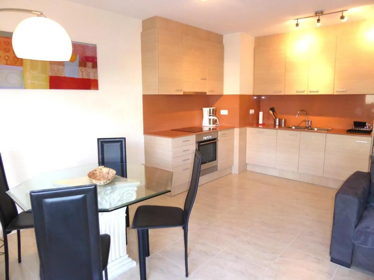 Piso Moderno Con Terraza, Jardin, Piscina Y Wifi, A 400M De La Playa En Llanca - Es-228-137 Apartment