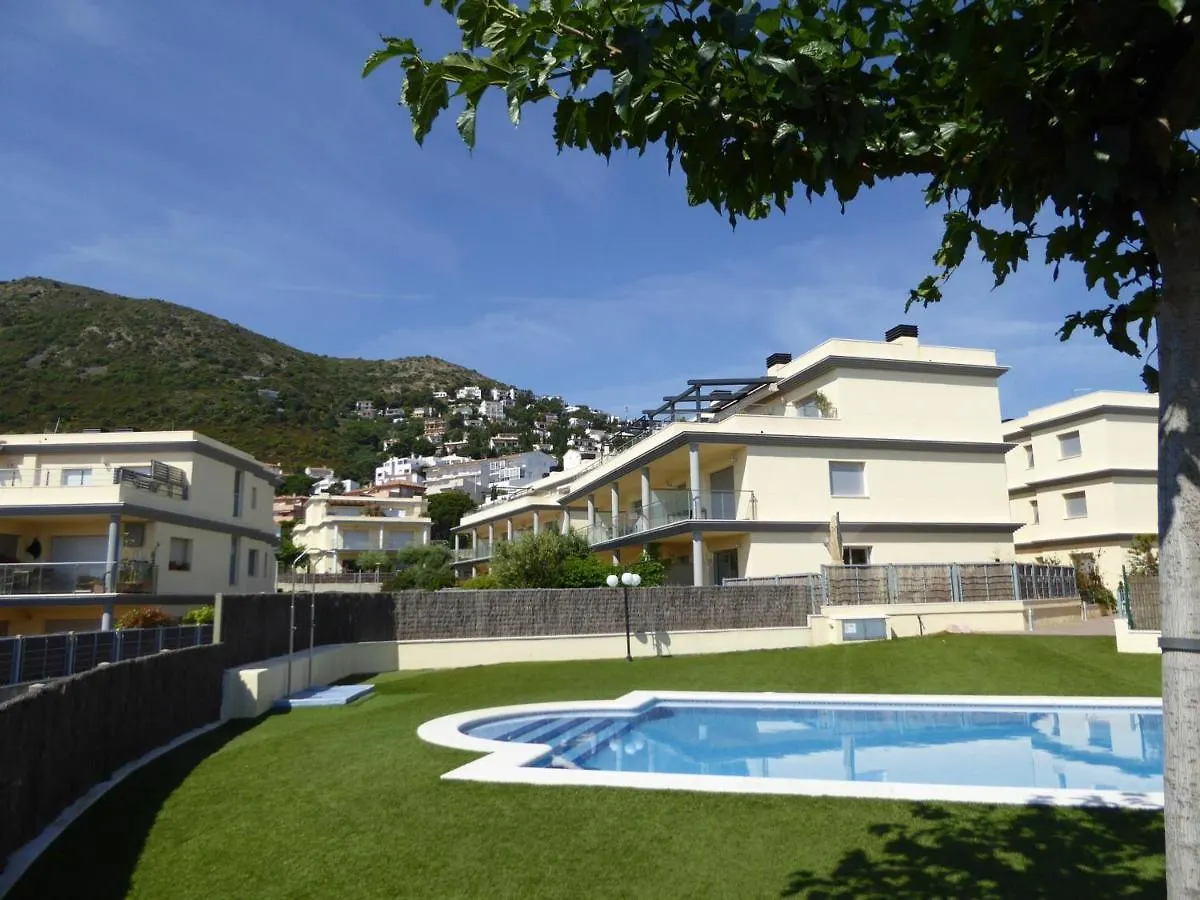 Piso Moderno Con Terraza, Jardin, Piscina Y Wifi, A 400M De La Playa En Llanca - Es-228-137 Apartment