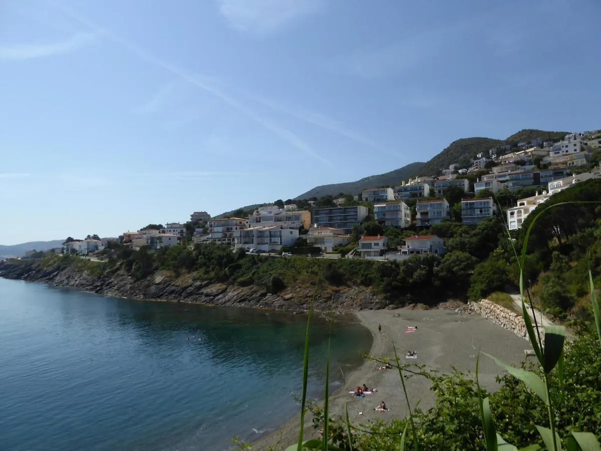 Piso Moderno Con Terraza, Jardin, Piscina Y Wifi, A 400M De La Playa En Llanca - Es-228-137 Apartment